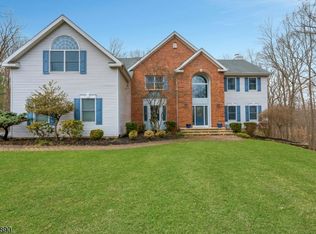 5 Adams Ct, Martinsville, NJ 08836
