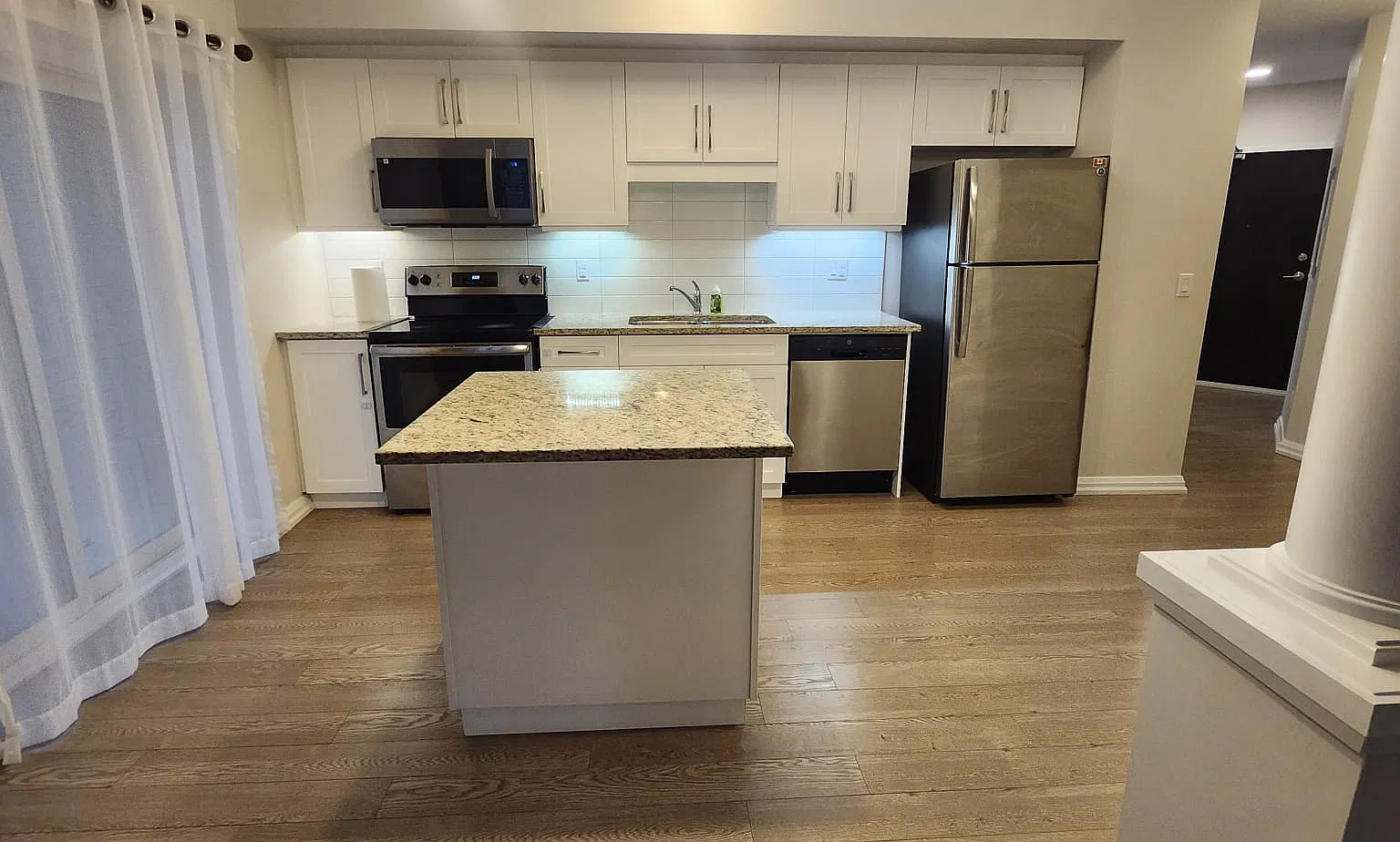 2 bed, 1086 sqft, $2,450 — Photo 2