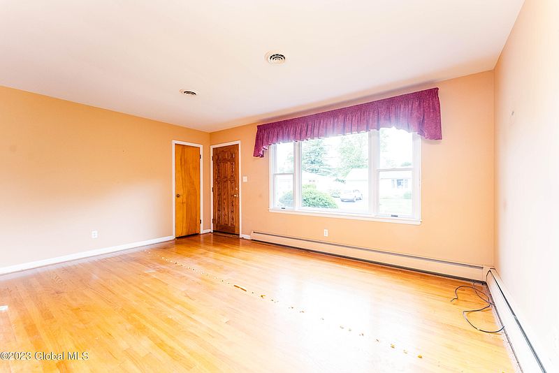 4th image of 21 Louis Drive