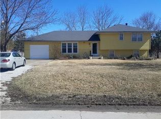 639 N 7th St, Lacygne, KS 66040