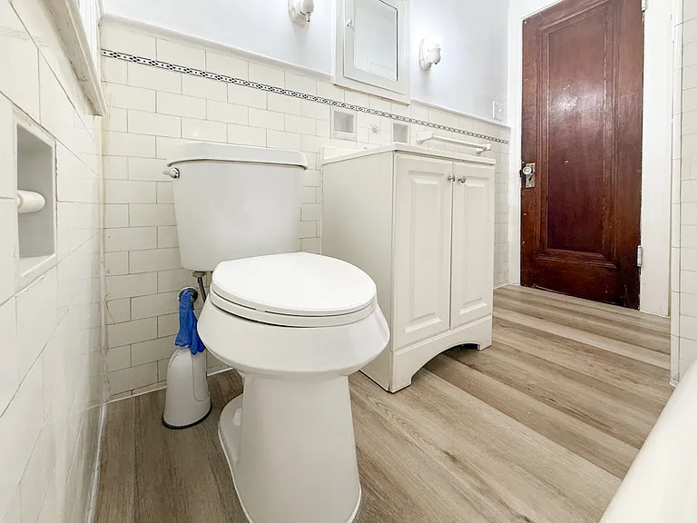 17214 Roselawn St #2 — Photo 26