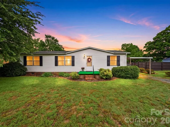 3617 Sulphur Springs Rd NE, Hickory, NC 28601