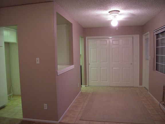 4th image of 1003 N Charter Dr