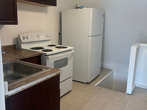 3rd image of 37 E Jackson St Floor 3