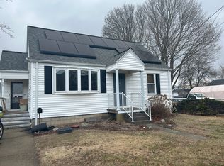 27 Pershing Ave, Swansea, MA 02777