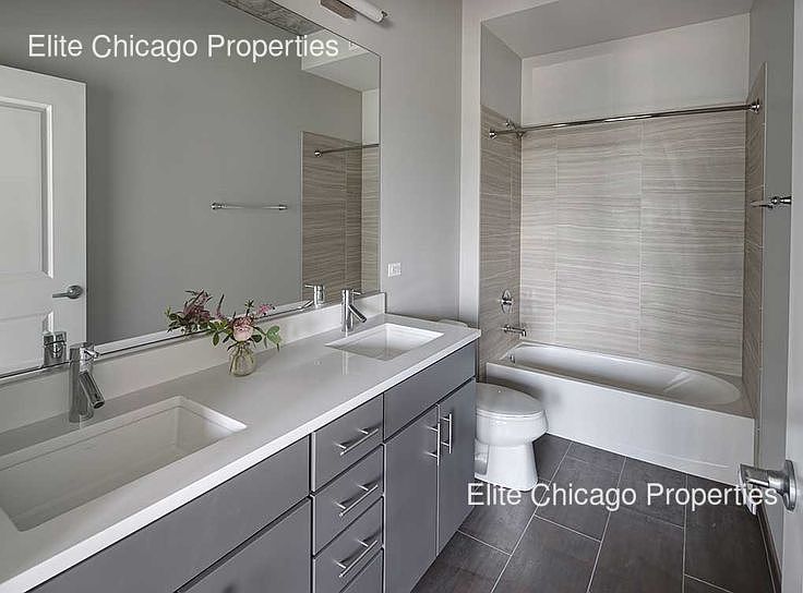 2nd image of 547 S Clark St APT 602