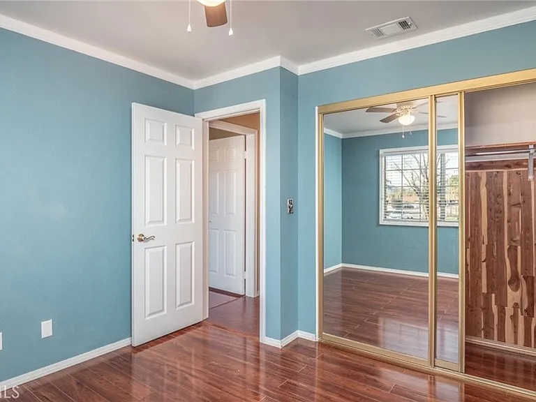 925 Diane Way — Photo 11