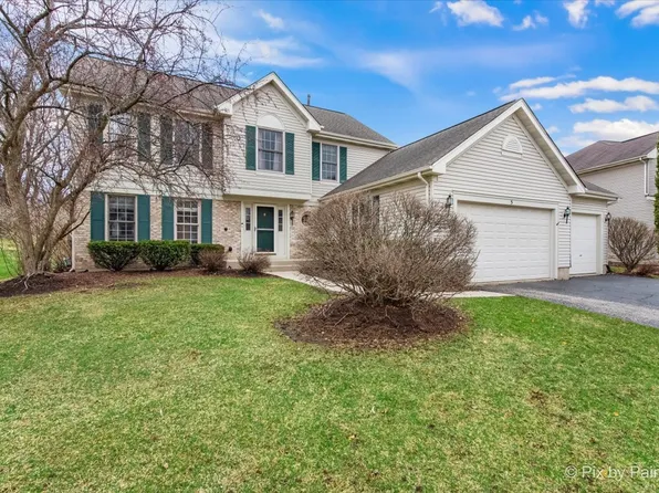 5 White Chapel Ct, Algonquin, IL 60102