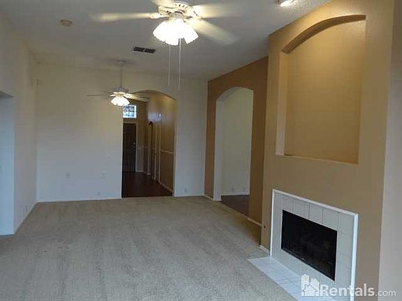 3rd image of 1121 Victoria Dr