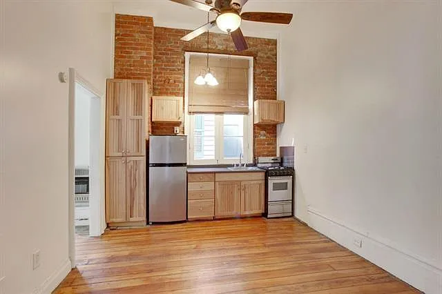 Building Photo - 932 Bourbon St #3