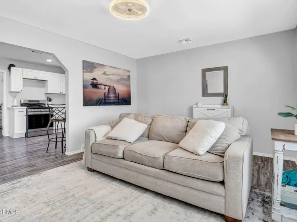 1324 W SUNLAND Avenue, Phoenix, AZ 85041