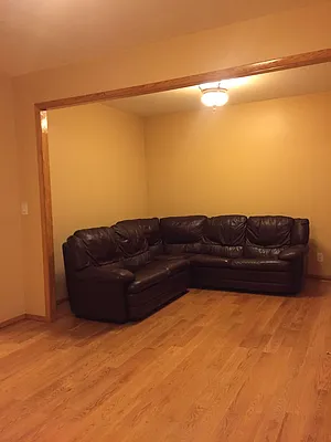 Rented by Metroline Realty | media 32