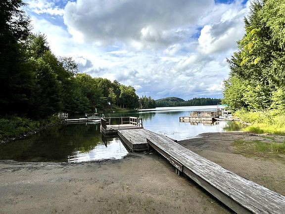 4th image of 297 Lake Rd