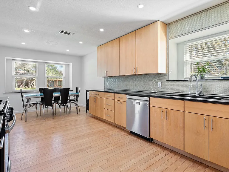 6906 One Oak Rd — Photo 9