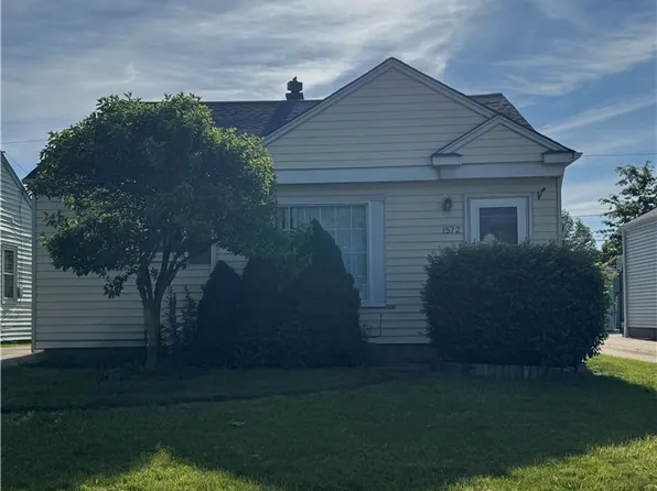 1572 Woodrow Ave, Mayfield Heights, OH 44124