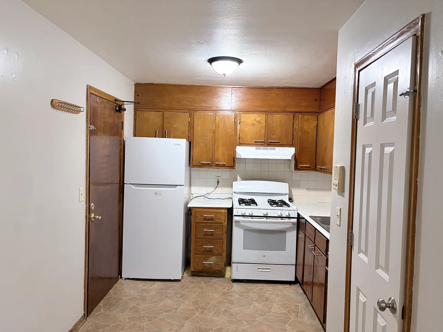 1 bed, 600 sqft, $925 — Photo 3