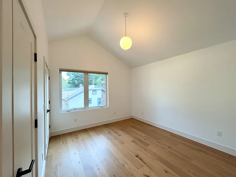 1003 E Washington St — Photo 18