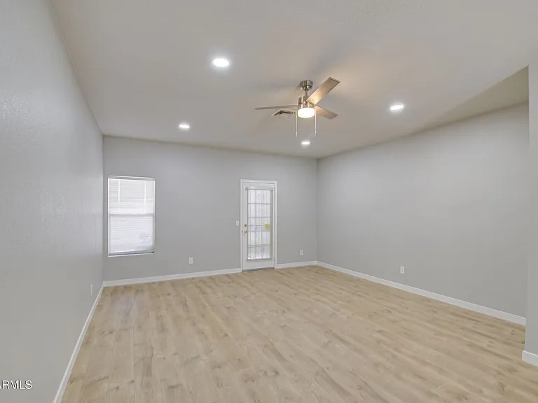 1600 N Saba St #169 — Photo 3