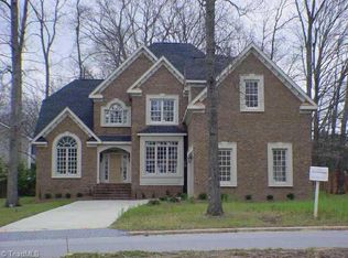 2 Grey Oaks Ct, Greensboro, NC 27408