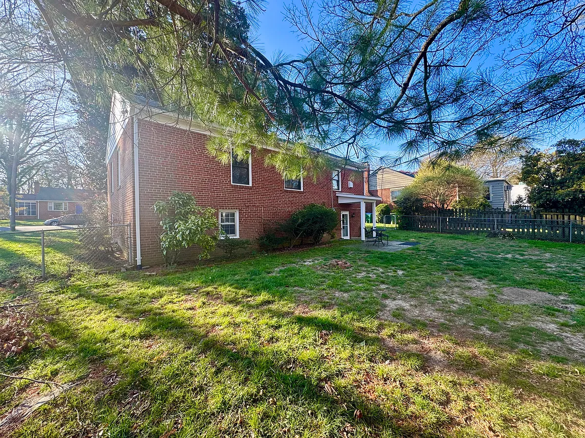 Building Photo - 828 Pepper Ave