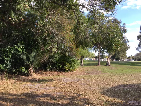 42 Golf Drive, Port St Lucie, FL 34952