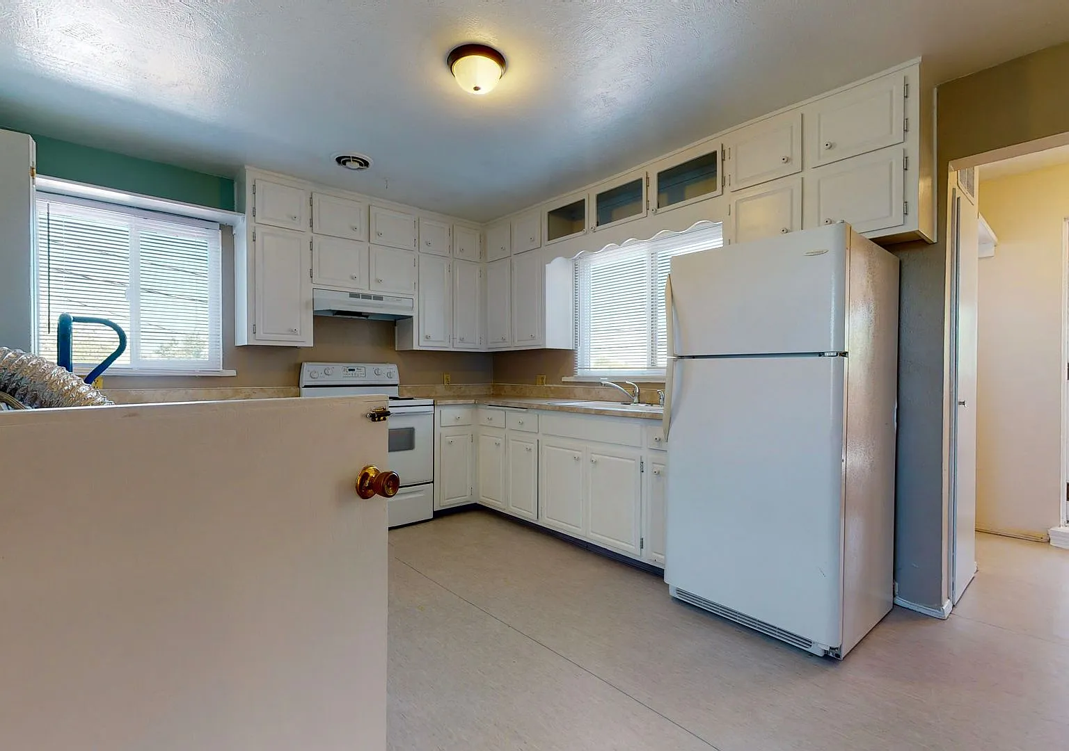 404 Prospect Ave NE — Photo 2