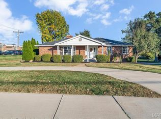 9812 Sappington Rd, Saint Louis, MO 63128