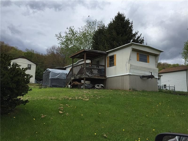 2nd image of 152 4th St