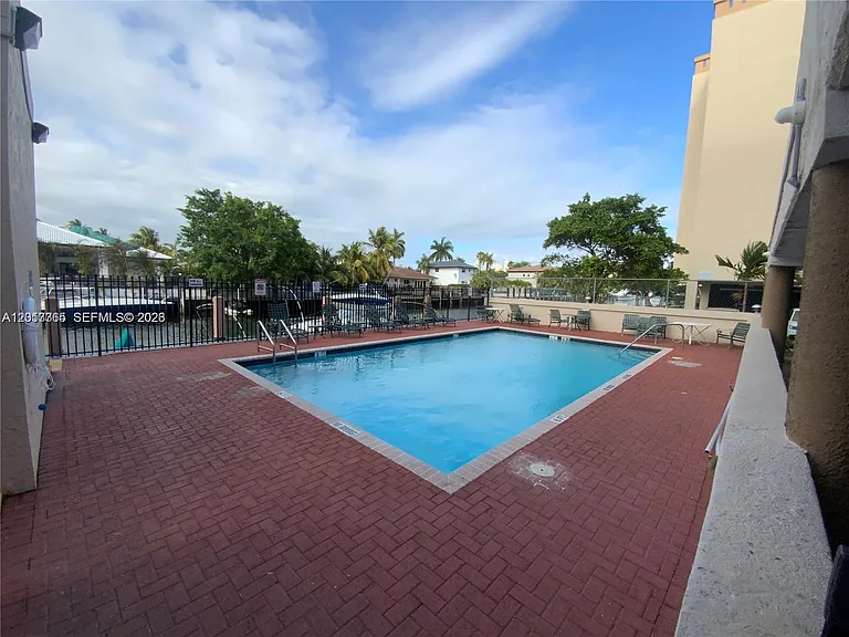 2903 N Miami Beach Blvd #905 — Photo 2