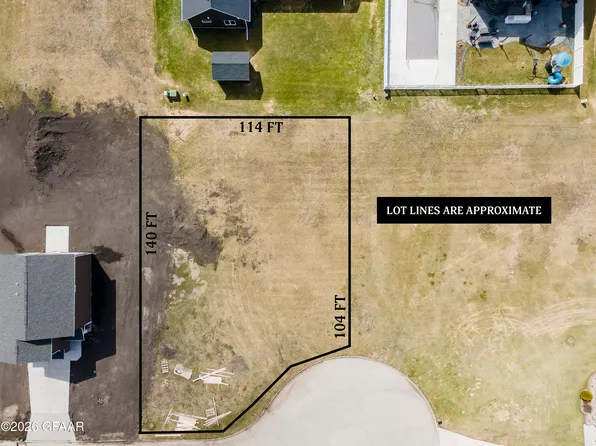 2417 Pinehurst Ct NW, East Grand Forks, MN 56721