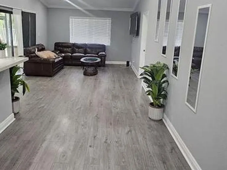 750 SW 55th Ave — Photo 5