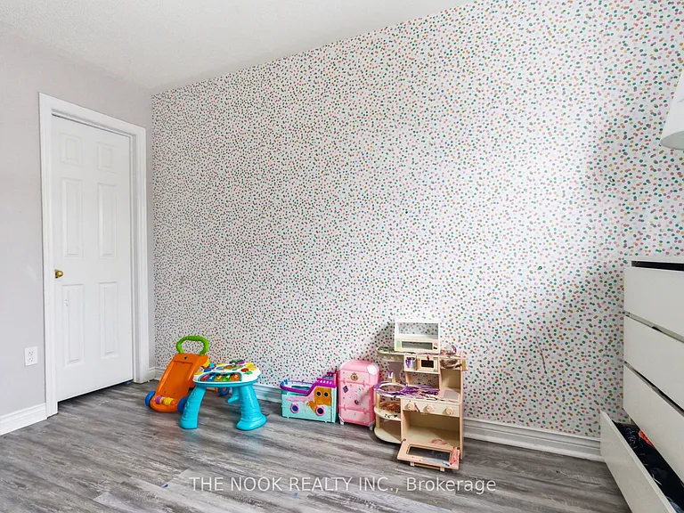 119 Brownstone Cres — Photo 27