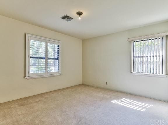 4th image of 3011 W Clark Ave