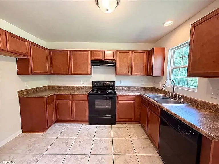 4662 Chapel Ridge Dr — Photo 6