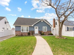 960 Clyde Road, North Baldwin, NY 11510