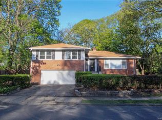 184 Van Cortlandt Park Ave, Yonkers, NY 10705