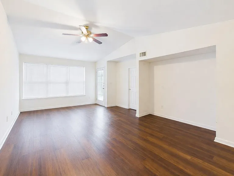 501 W 26th St #314 — Photo 2