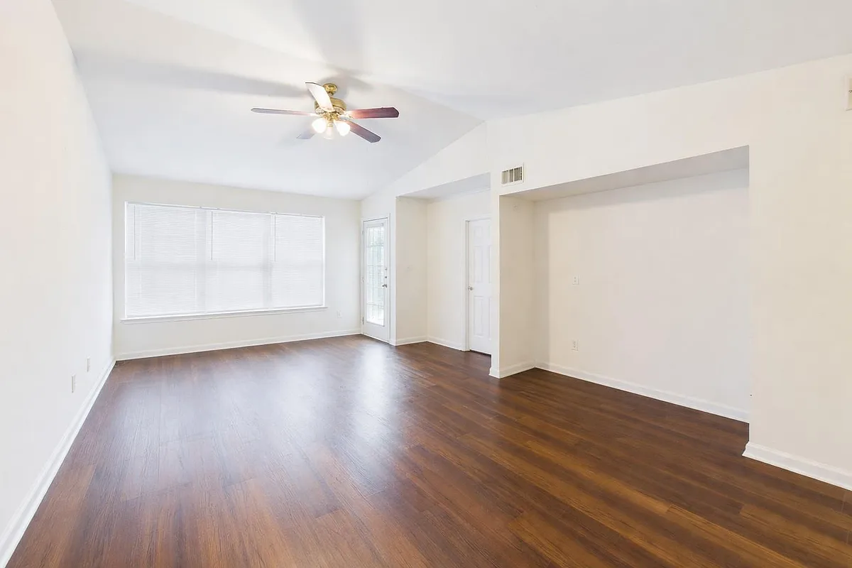 Building Photo - 501 W 26th St #314