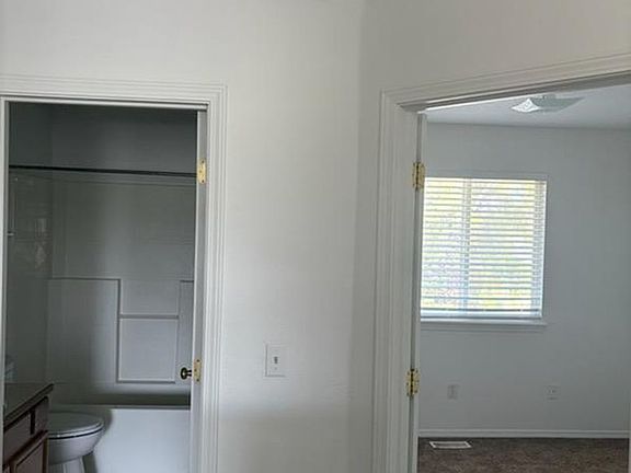 3rd image of 882 E Main St #C