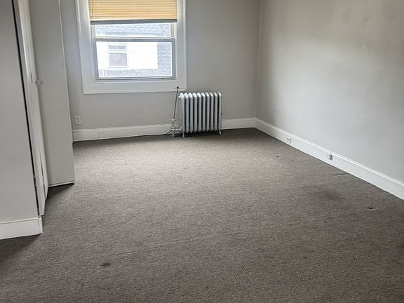5th image of 129 Chestnut St #2-3