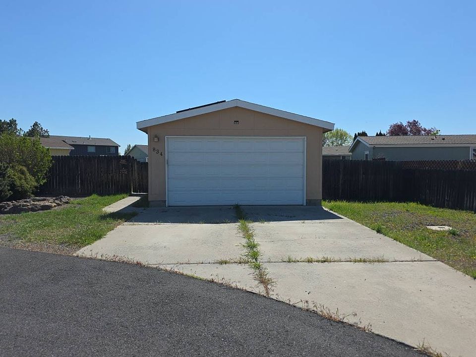 1st image of 834 NE Paiute Ct