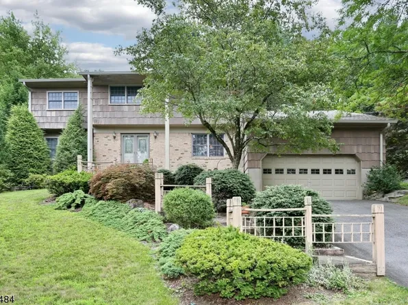 39 Wolfe Dr, Wanaque Boro, NJ 07465