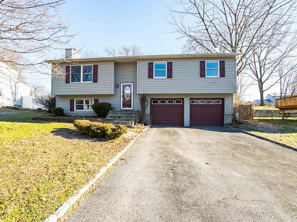1st image of 18 Guernsey Dr