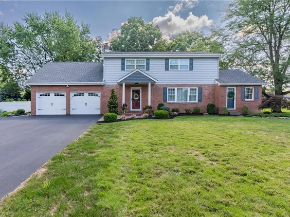 3620 Stephen Crane Ln, Bethlehem, PA 18017