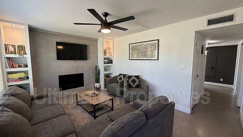 3 bed, 2.0 bath, 1320 sqft, $2,500 — Photo 3