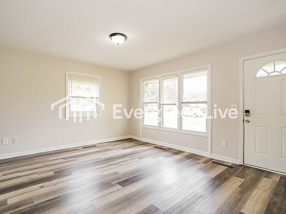 5th image of 4553 Errington Rd