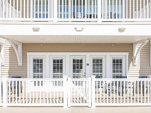 2nd image of 719 E 10th St #205