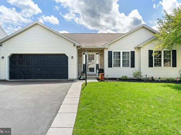 17 Mayflower Dr, Jonestown, PA 17038