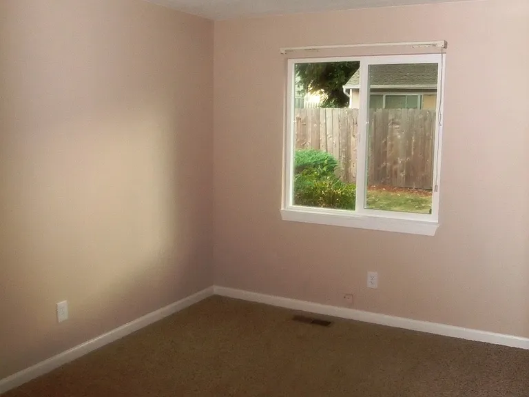 1135 Raffon Ct SE — Photo 8