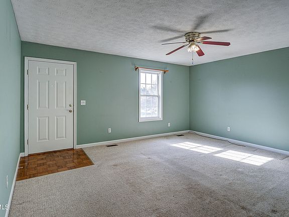 5th image of 168 Sycamore Dr